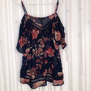 Forever 21 woman’s off the shoulder blouse. M